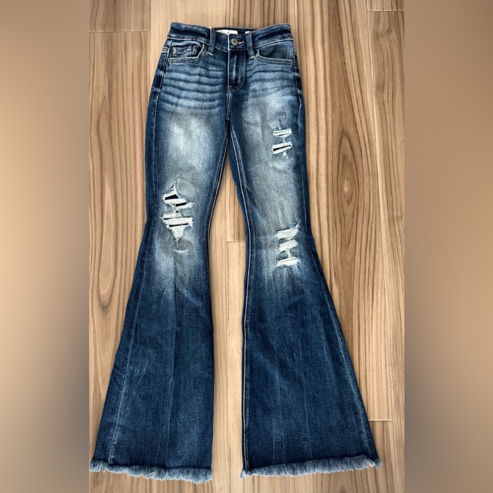 KanCan Mid-Rise, distressed flare jeans 23x32. New. Never worn.